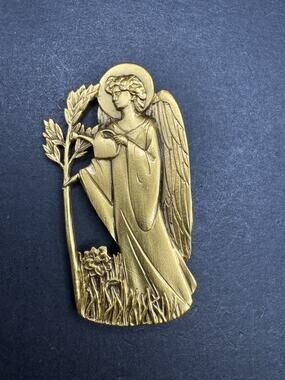 Vintage Signed Aa Gold Tone Garden Angel Catholic Brooch Pin 49mm
